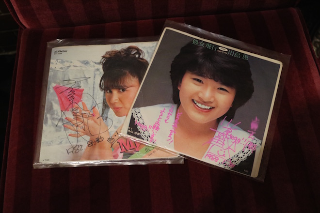 大学時代に応援していた坂上とし恵、川島恵のサイン入りレコード。