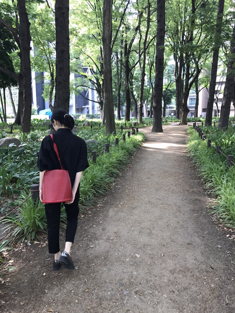 友達と名古屋の公園を散歩してるところ