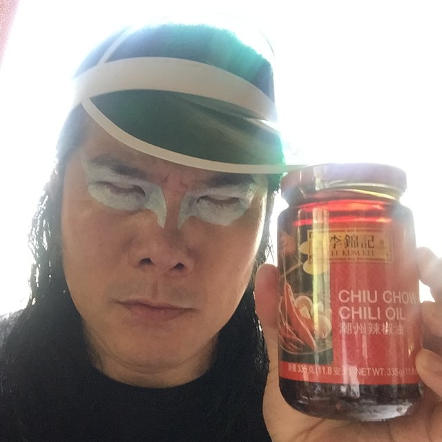 李錦記の潮州辣椒油355gボトル。辛さもそれなりにありますが旨味のほうが強いです