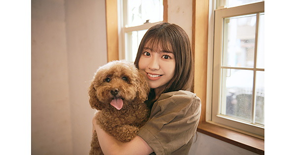猫耳アイドルだけど“圧倒的犬派”!?　小玉梨々華（わーすた）の愛犬・まろん「顔を推していきたい」〜アイドル愛犬自慢〜